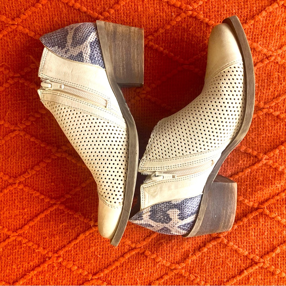 Casta Davida Booties